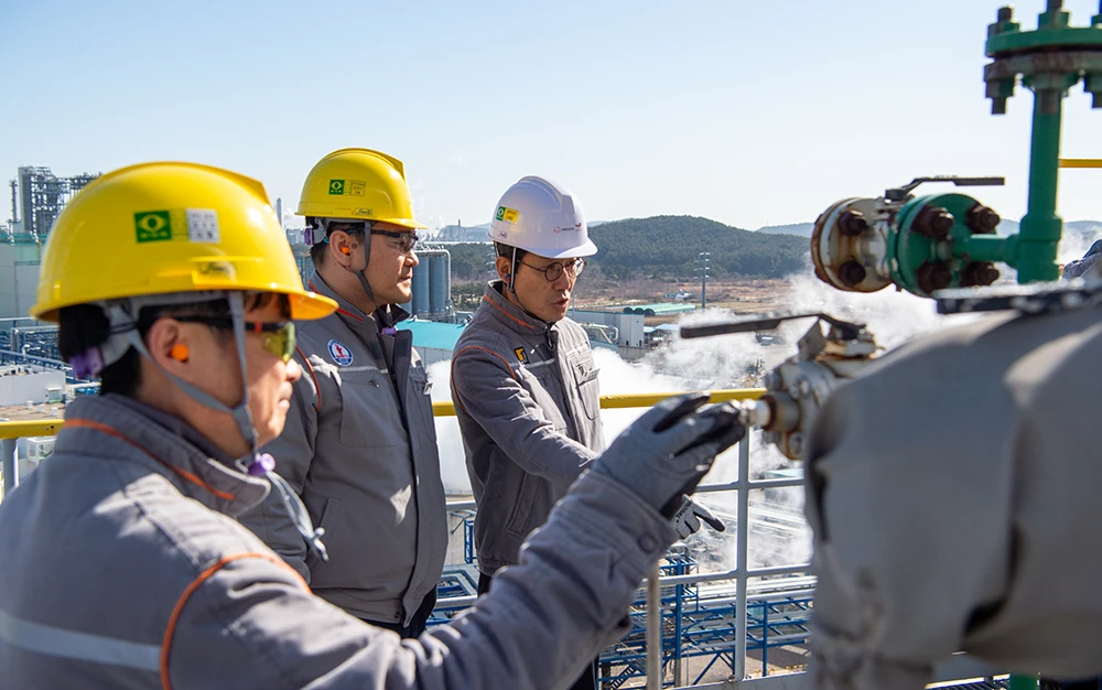 PP4생산팀 세이프티 투어 현장(우측 나상섭 사장) PP4생산팀 세이프티 투어 현장(우측 나상섭 사장)