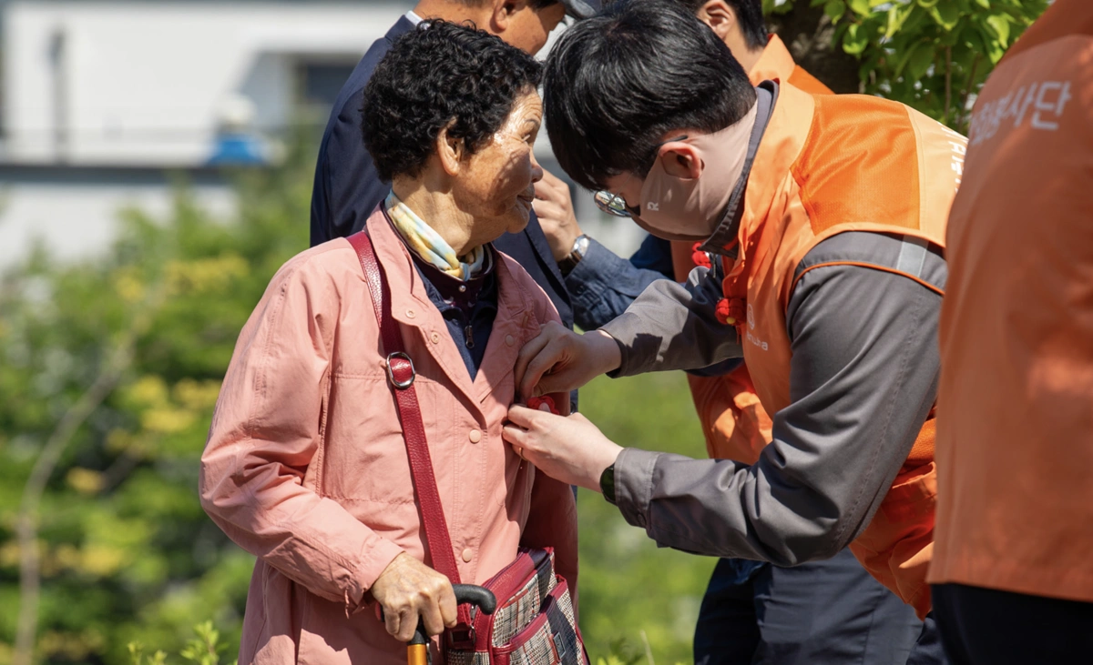 한화토탈에너지스, ‘어버이날 기념 지역 어르신 효잔치’ 개최 한화토탈에너지스, ‘어버이날 기념 지역 어르신 효잔치’ 개최
